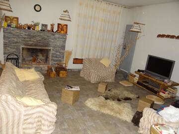 Фото номера Дом с 4 спальнями Дома для отпуска Pensiunea Bamboo - Villa г. Бряза 41