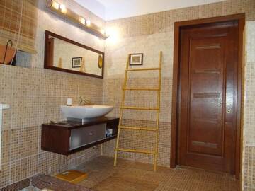 Фото номера Дом с 4 спальнями Дома для отпуска Pensiunea Bamboo - Villa г. Бряза 57