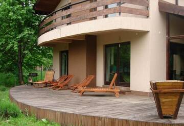 Фото номера Дом с 4 спальнями Дома для отпуска Pensiunea Bamboo - Villa г. Бряза 12